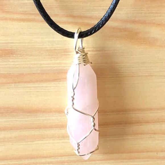 Rose Quartz Natural Gemstone Hexagonal Point Wire Wrapped Pendant Necklace - Picture 1 of 3